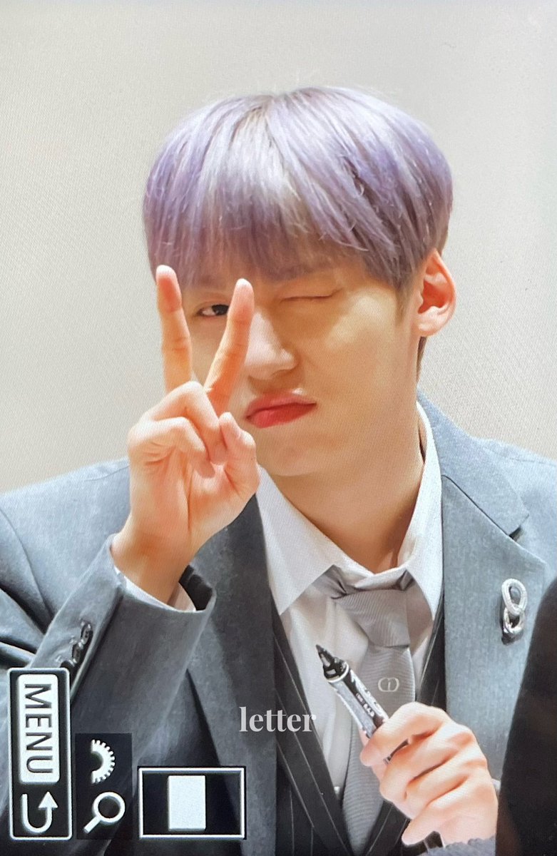627Letter's tweet photo. 231025 일본 팬사인회 2부💙

피스 거니💙💙

#원어스 #ONEUS #건희 #이건희 #KEONHEE #ゴニ #コンヒ https://t.co/njtdNm6Bc5