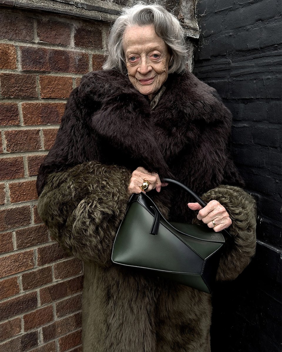 #MaggieSmith’s Loewe campaign is what fashion fans needed. trib.al/klBlxJC