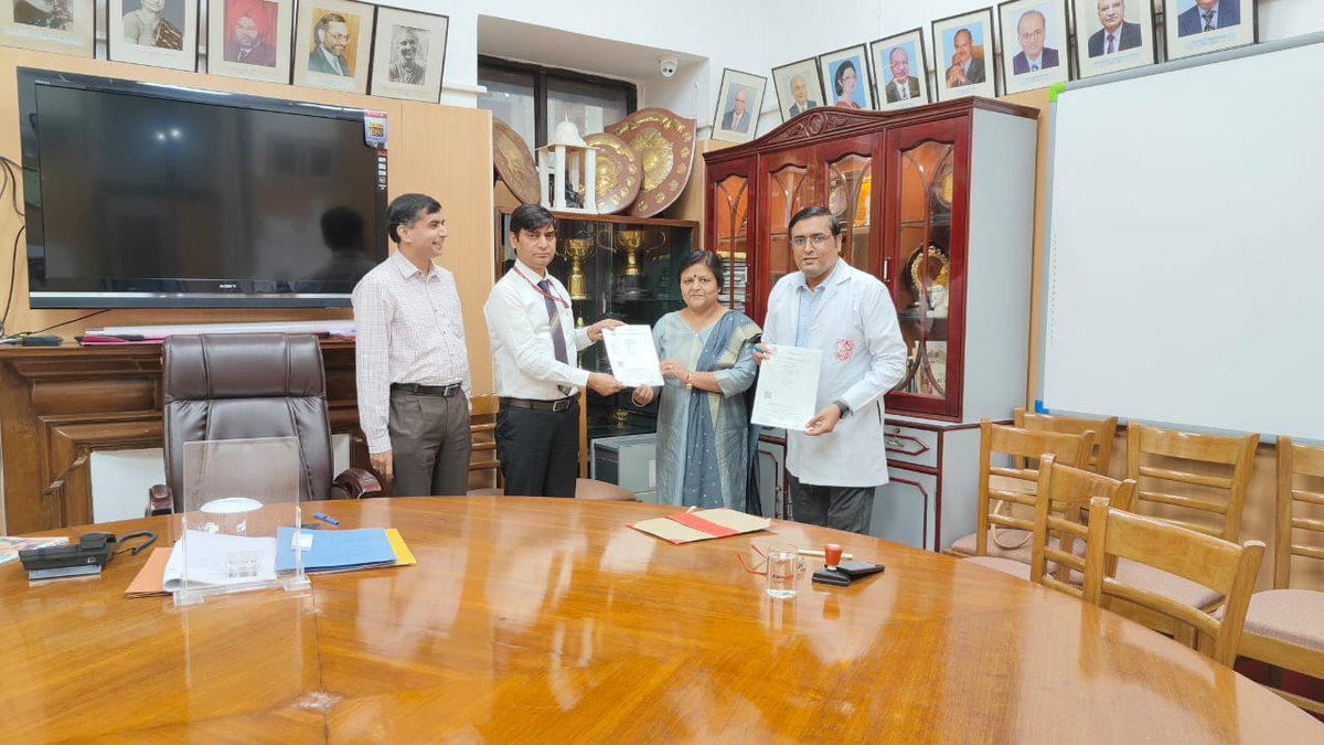 An MoU was signed between the Central Council for Research in Ayurvedic Sciences and Lady Hardinge Medical College & Associated Hospital to establish integrated medicine unit and conduct joint research and academic activities in Ayurveda and modern medicine.
#MoU #CCRAS #LHMC