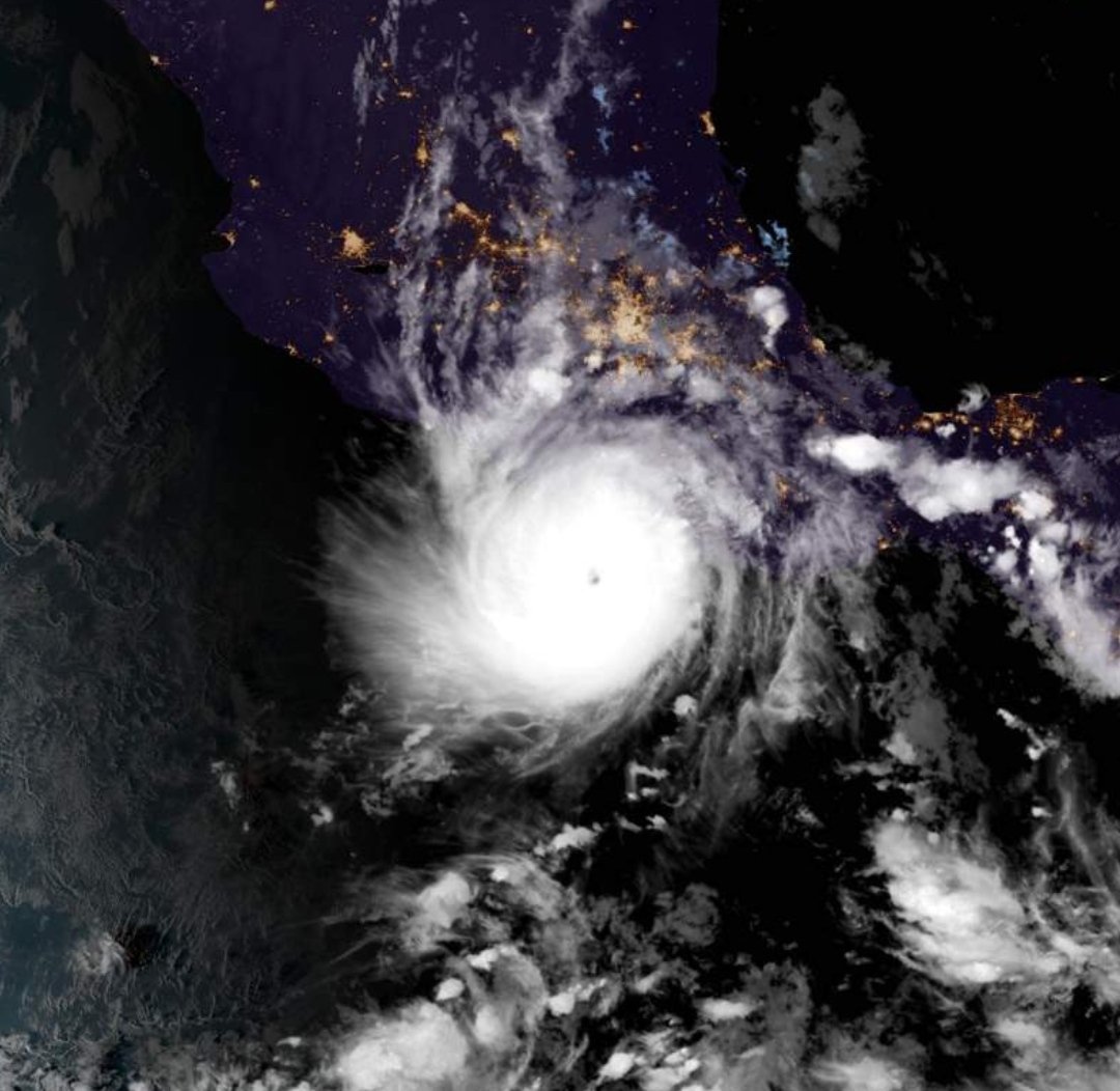 meteovillages's tweet photo. 🛰️ Voici l'état du #Cyclone #Otis qui a touché le #Mexique aujourd'hui. En moins de 24h, il s'est renforcé en catégorie 5, alors qu'il n'était qu'une tempête tropicale hier. Plusieurs communes, dont la plus touchée #Acapulo ont été plongées dans le noir &amp; les dégâts sont sévères. https://t.co/diFTIemDsh