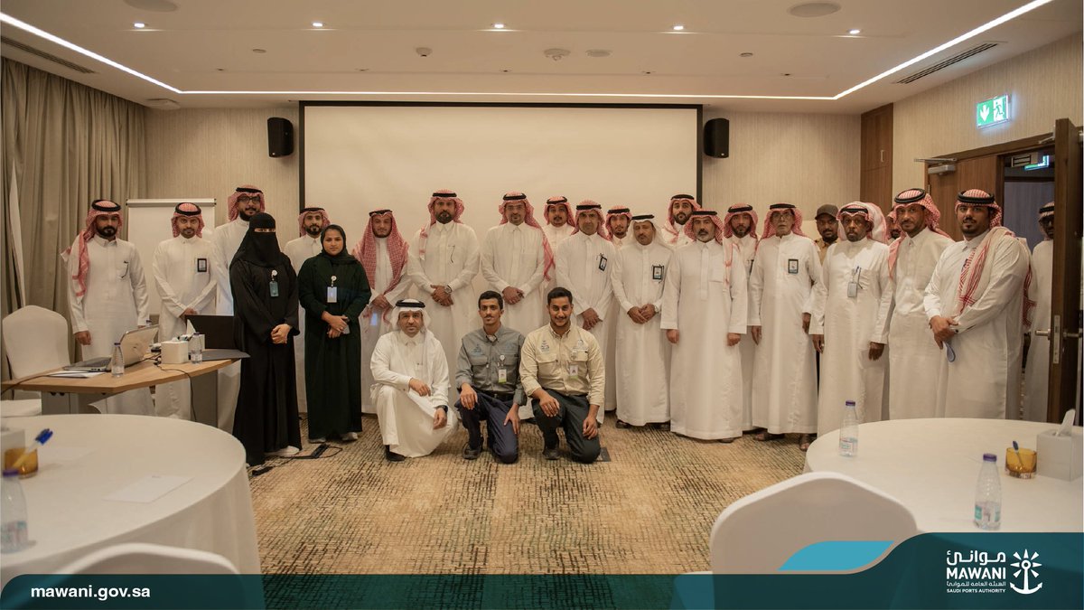 MawaniKSA's tweet photo. نظّمت #موانئ ورش عمل توعوية لمنسوبيها بالساحل الشرقي بالتعاون مع المركز السعودي لكفاءة الطاقة @SeecSaudi بعنوان "طرق وأساليب ترشيد استهلاك الطاقة" سعيًا لترشيد الطاقة في المباني الحكومية. https://t.co/58zbmzNYEV