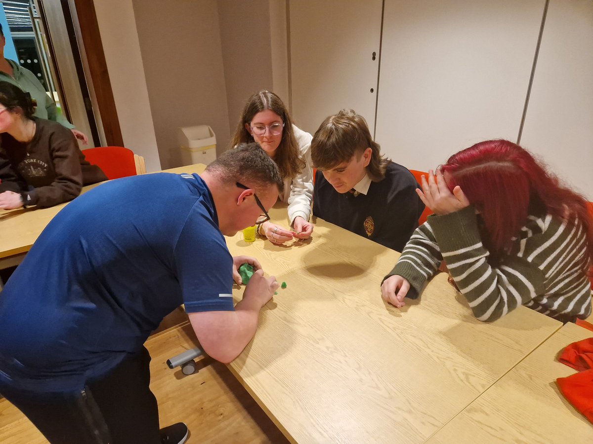 newryyc's tweet photo. Last night our Youth Councillors continued with a bit more teambuilding before having a walking debate πΆββοΈ around statements and issues relating to young people π¦π§ #NMDyouthCouncil #Teambuilding #WalkingDebate https://t.co/chvLs7WZLK