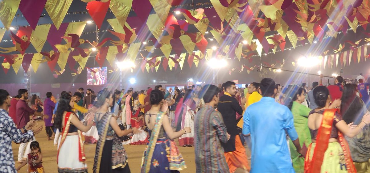 Vrajrajkumarji1's tweet photo. Blessed Garba Mahotsav organised by Vadodara Police.

#vrajrajkumarji #navtratri #blessings #guru #grace https://t.co/jFxYRUnFH1