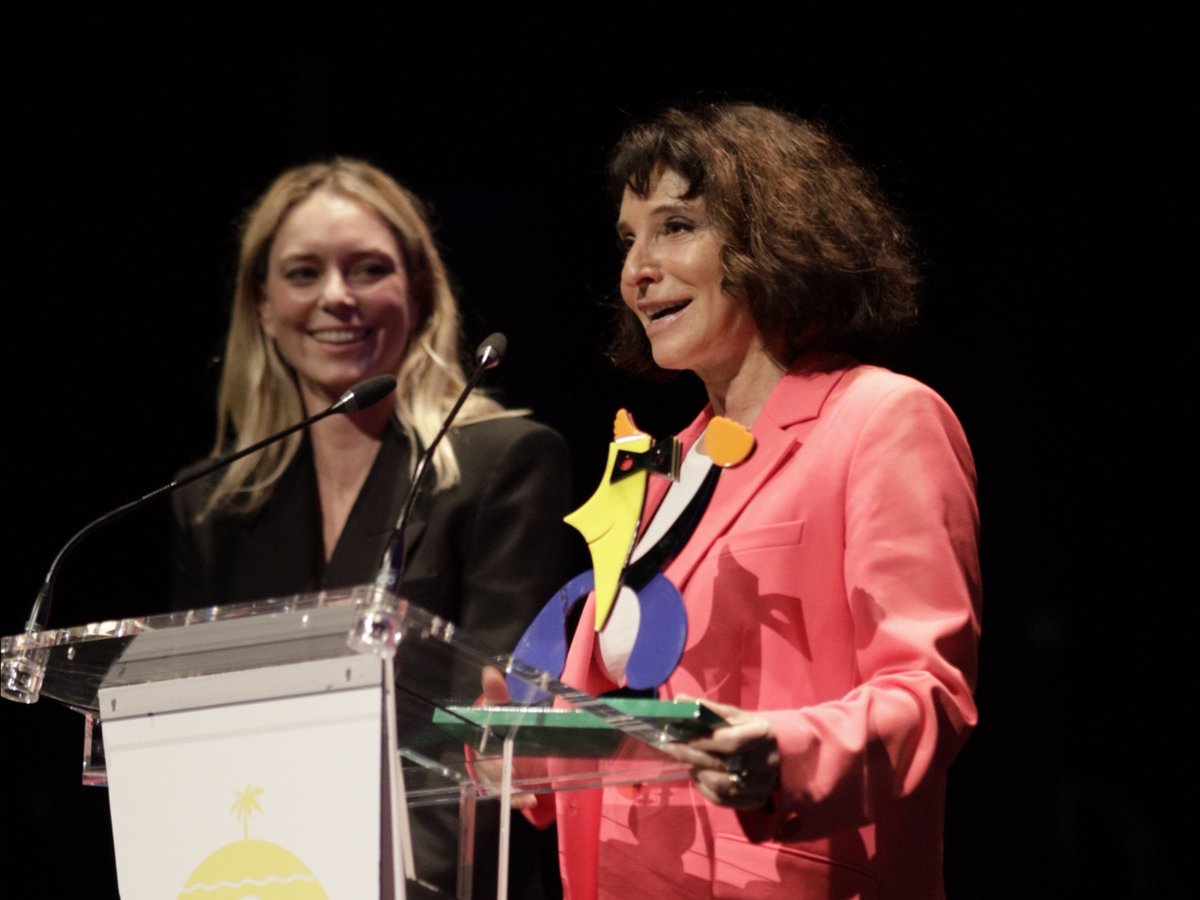 'La tierra prometida' triunfa en el @EVOLUTIONIFF con el premio a mejor película, mejor actor y mejor fotografía. Wim Wenders, premio a mejor dirección por 'Perfect Days', film que también recibió una mención especial por la fotografía de Franz Lustig. cameraandlightmag.com/noticias/la-ti…