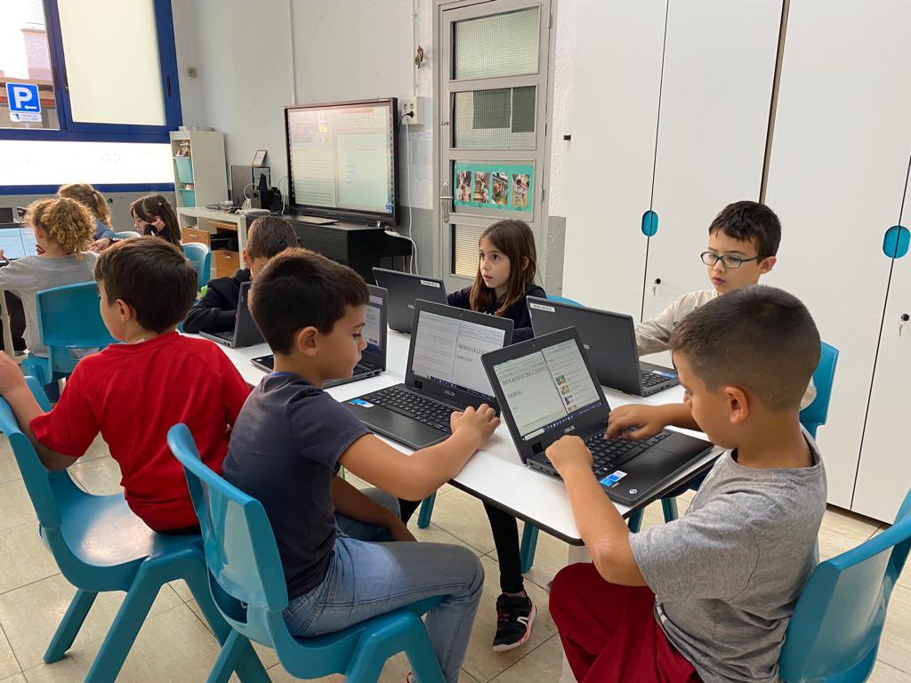 | PRIMÀRIA |

La classe de Cleòpatra estan endinsats en el treball amb ordinador💻

Guardar documents, fer carpetes, la recerca d’informació,… són aspectes que formen part a la classe de TIC.

#SomCem #escola #Mollet #EducacióPrimària