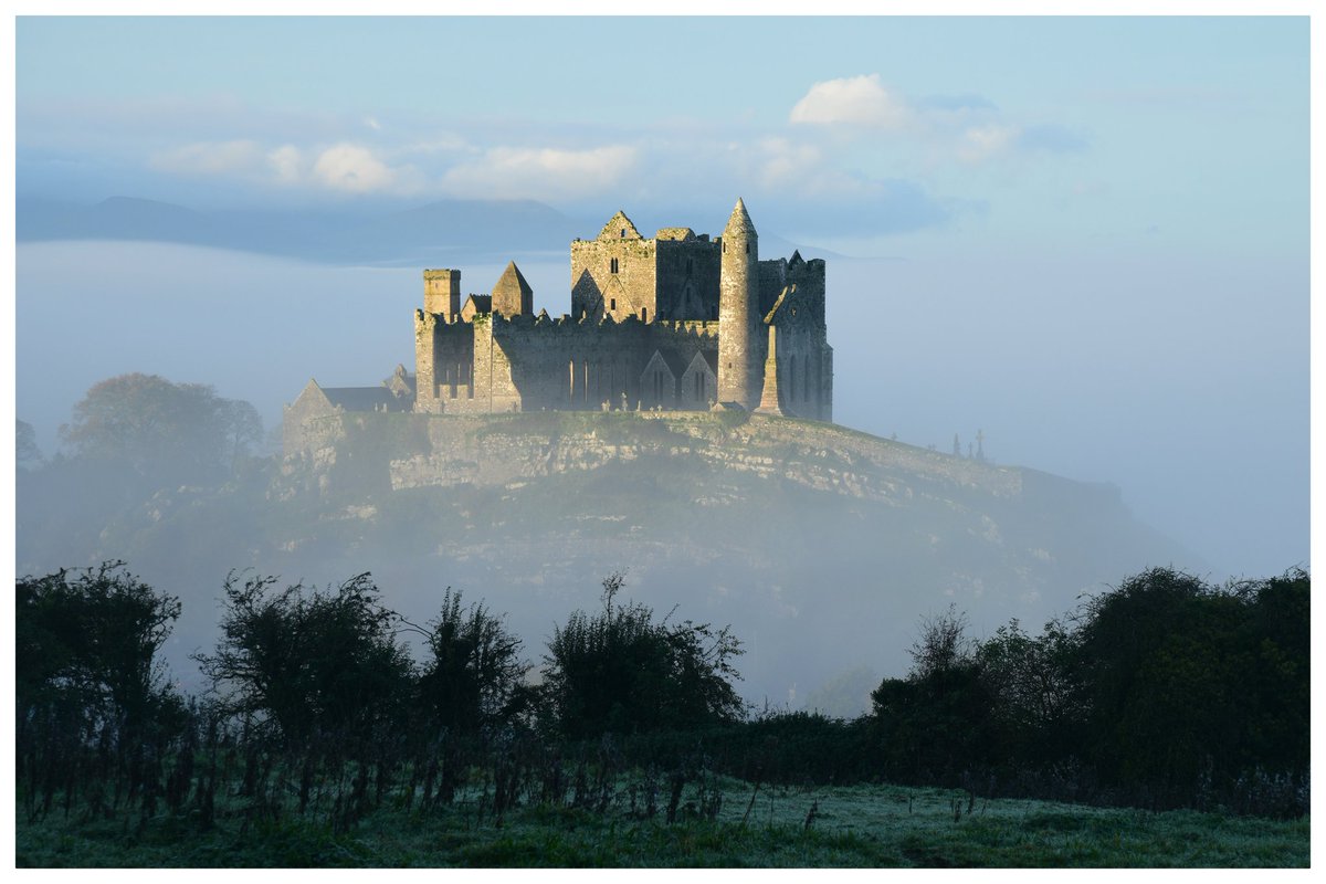 Bucket list photo...
Good morning from a foggy Co. Tipp.
#RockofCashel
#StormHour