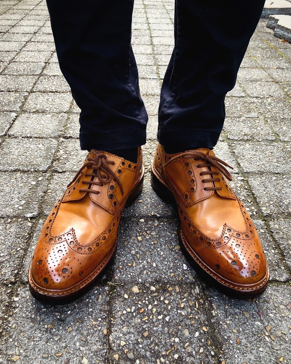 今日のお仕事革靴は
グレンソンですー

デニムの方が合うかもね？

#グレンソン
#grenson 
#英国靴
#革靴
