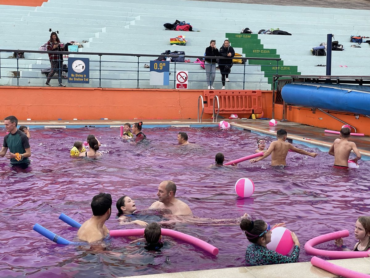 HALLOWEEN! Why not join us after school  on 31 Oct as we round off our 2023 heated season with a Spooky Halloween Swim for all the family!  As well as  the Halloween theme the water will be dyed pink and given a ghostly glow with underwater lights
bookwhen.com/portisheadlido…