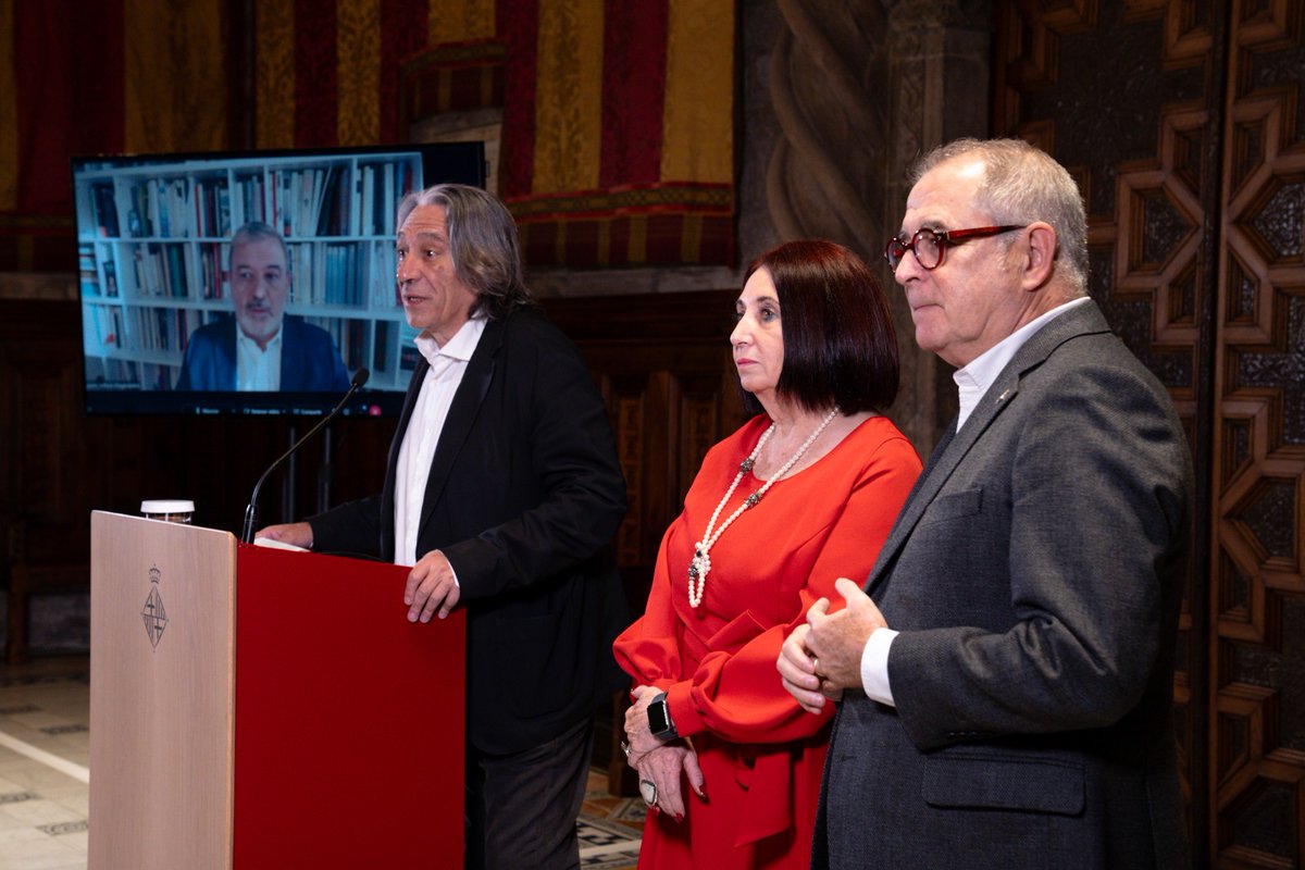 Prensa_UdeG's tweet photo. Barcelona, ciudad Invitada de Honor a la @FILGuadalajara 2025.

📲💻➡️ https://t.co/5O82PQGwwR https://t.co/jap0lqFe6S