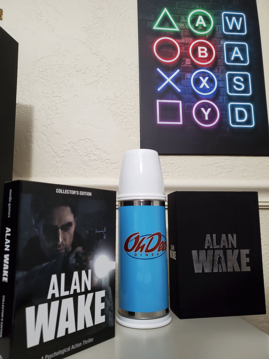 LinsaneGamer's tweet photo. My @alanwake bg for the week. #WFH #MyOfficeSpace #HomeOffice #alanwake https://t.co/L9Y7ls1Pr0