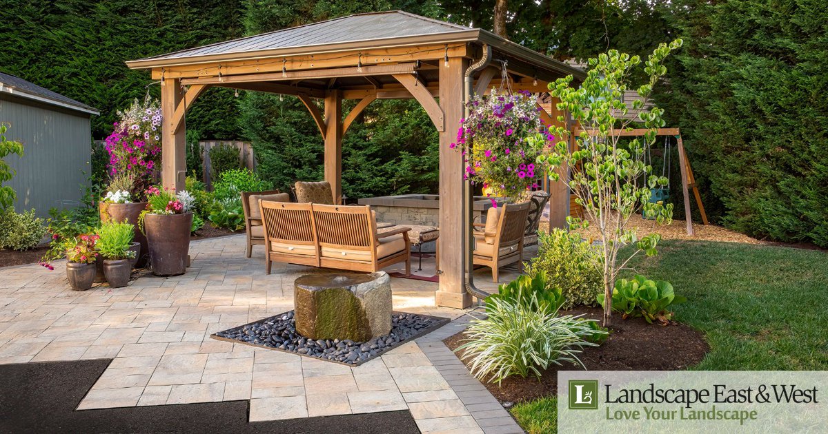 LandscapeEW's tweet image. At Landscape East &amp;amp; West, we excel in turning potential into bespoke landscapes, be it an elegant estate or a modern marvel. Our goal is to capture your style and spirit. 

Explore our design projects and give us a call - bit.ly/3peHmaR🏡 #LandscapeDesign #DreamProjects