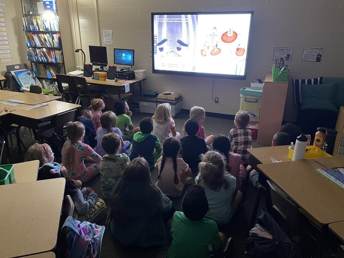 Loving our new screen! It’s our new favorite spot. #GrowingGreatness <a href="/HumbleISD_HHE/">Hidden Hollow Elementary</a>