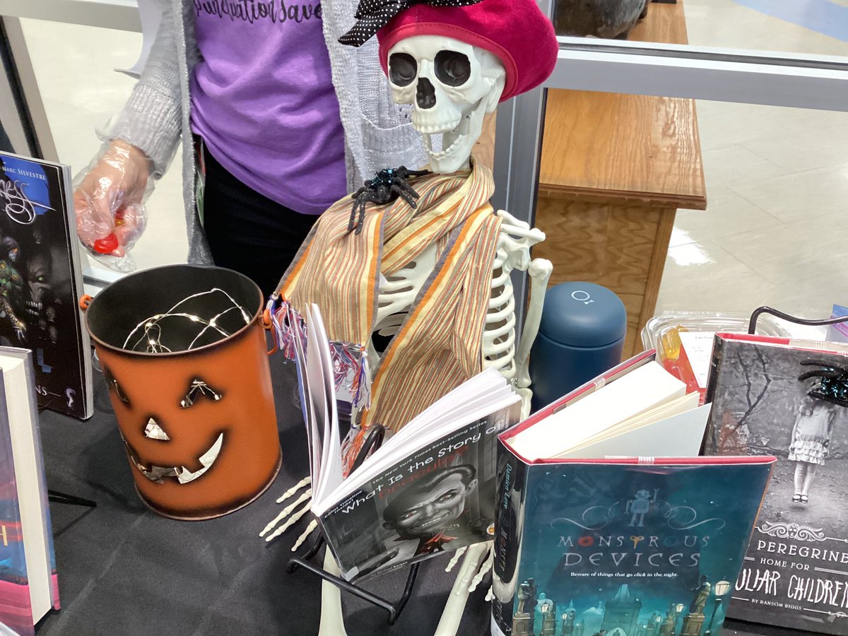 The Palmyra Public Library recently came into lunches to promote their book talk table and to share fun mysteries and spine-tingling reads with students. <a href="/MrWPopejoy/">Palmyra Area MS</a> #ThisIsPalmyra