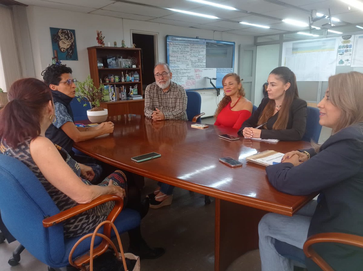 SecEducacionMz's tweet photo. #CiudadCerebro 🧠

La secretaria de Educación @elipacheca y una integrante de Unidad de Calidad, se reunieron con Martha Caro, coordinadora de zona PTA para dar a conocer con los formadores de Manizales y Caldas, las fortalezas del programa y su incidencia en Ciudad Cerebro. ✅ https://t.co/kBUY3ASg44