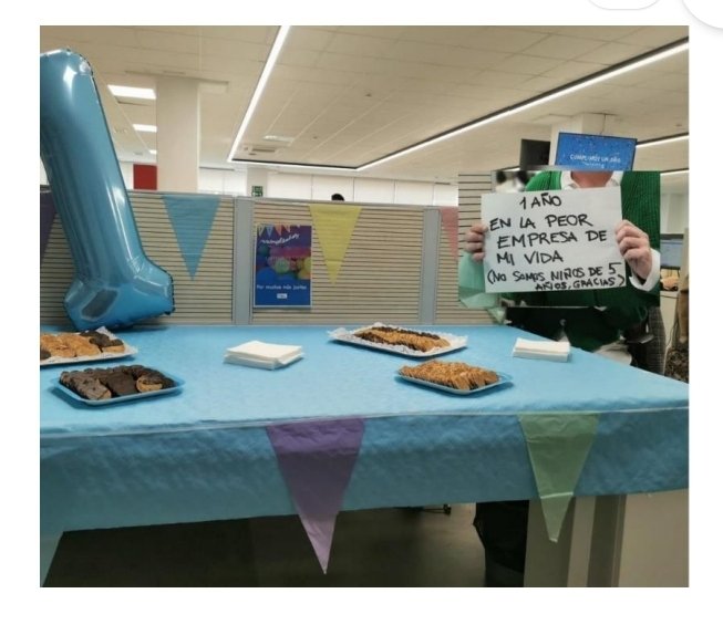 ylor_ta35439's tweet photo. @Mafaldona21 @teressa_ee Han puesto está gran merendola para 300 trabajadores en unas mesa q lleva un año sin limpiarse? @NTTDataSpain https://t.co/r2Lh5HOMcG