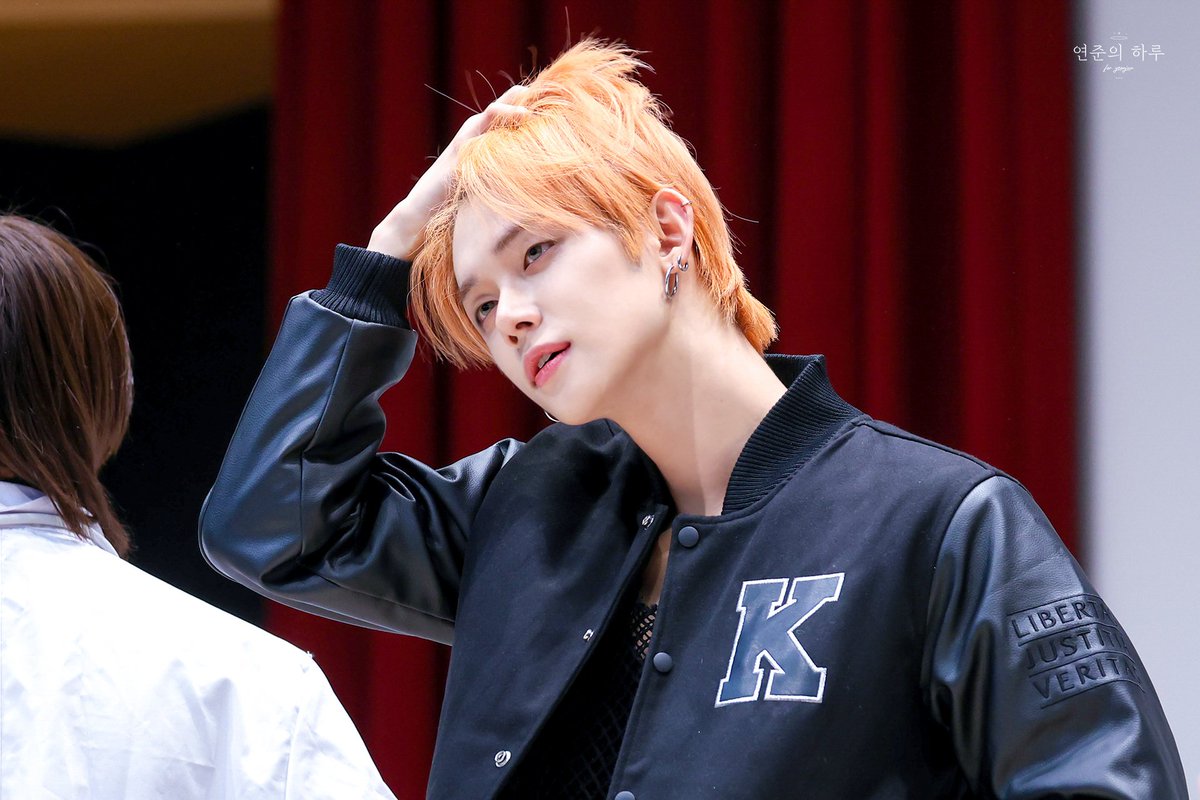 yawnzzn_com's tweet photo. 231024 연준 HQ

#투모로우바이투게더    #TXT    
#최연준 #연준 #YEONJUN  #TOMORROW_X_TOGETHER https://t.co/LfCcPTGM7l