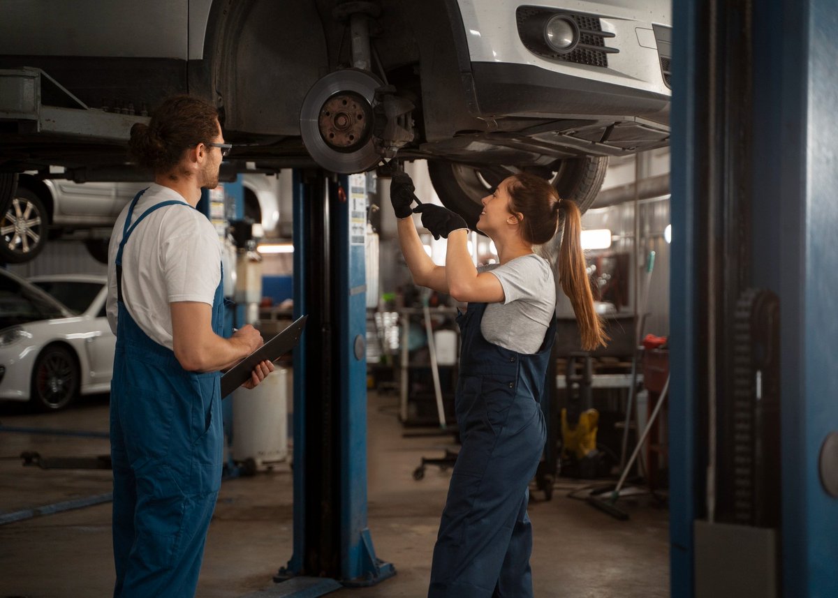 Collisioncareer's tweet photo. Repair shops, meet your needs for Basic Skills Technicians through CCI's apprenticeships. Address the tech shortage pain point in 12-18 months. Join us at https://t.co/R63yWx1FXj in shaping skilled professionals! 🚗🔧 #TechGap #SkillDevelopment #CCISolution https://t.co/T37vcs9eCd