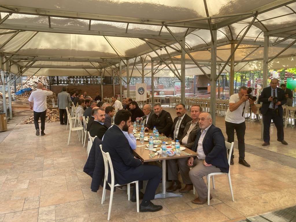 2. yönetim kurulu üyeleri  ile birlikte Türk Diyanet Vakıf-Sen Personel İstişare toplantısına katılmışlardır. 
Nazik davetleri ve samimi sohbetleri için teşekkür ediyoruz