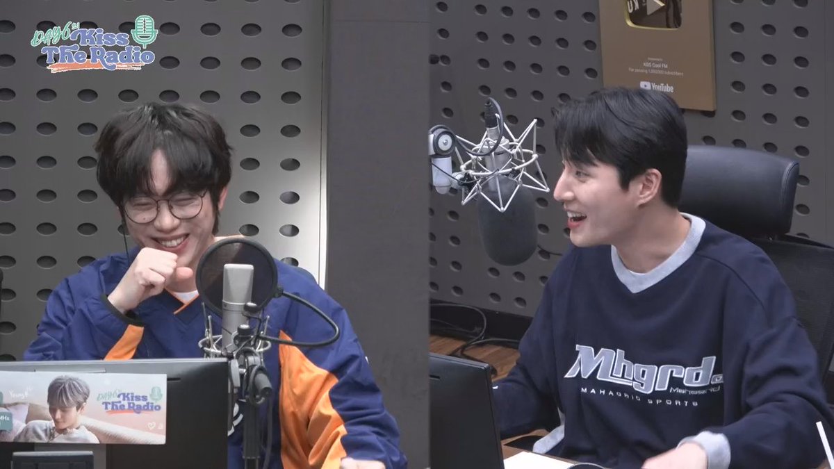231025 데키라 (데이식스 영케이, 권정열) DAY6 Kiss the Radio (Young K, 10CM Kwon Jeongyeol)

YT: youtube.com/watch?v=KWrXet…