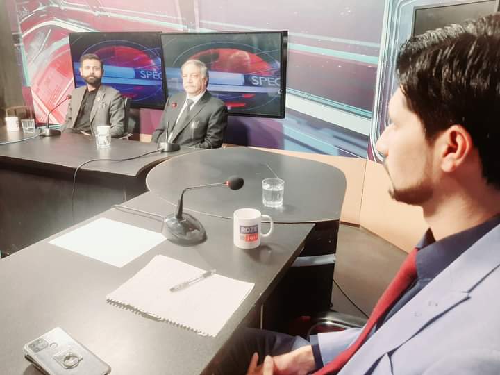 ShaheerSialvi's tweet photo. روز نیوز پر چیئرمین پاکستان نظریاتی پارٹی شہیر سیالوی اور پاکستان بار کونسل کے وائس چیرمین ہارون رشید صاحب کا ٹاک شو۔ https://t.co/FAyB9JFdhm