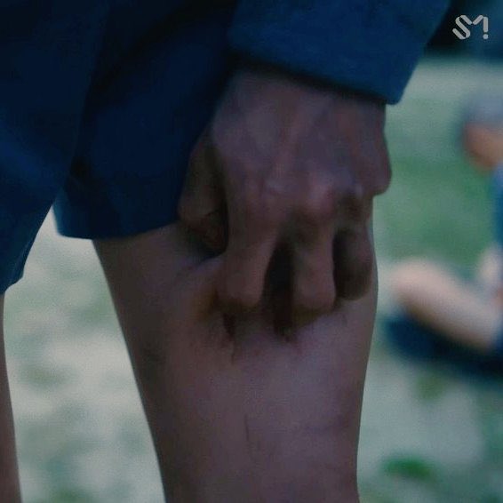 mt_x_tm_'s tweet photo. 어쭙짢은 상처가 아니라 진실된 속살이 보이는 이 분장이 너무 감동이야 이게 태민의 진정성이라는거다 https://t.co/35wXFcv2bi