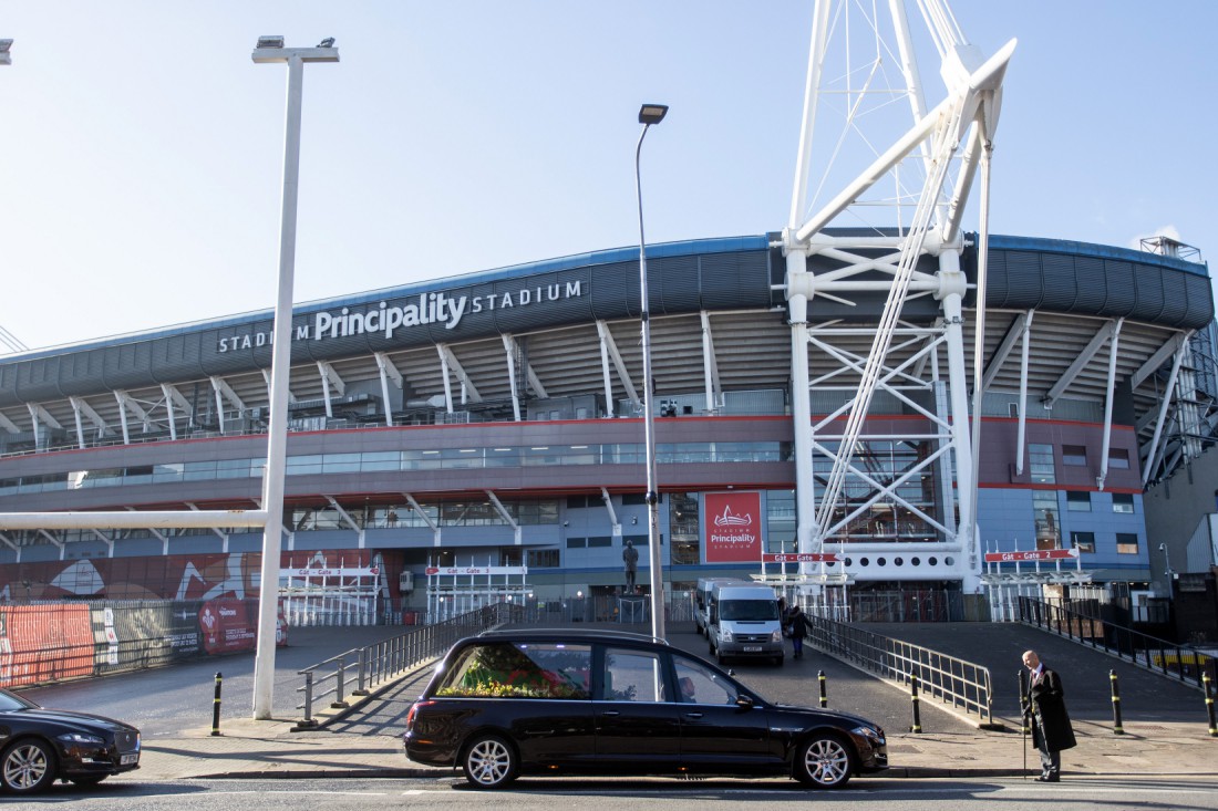 WalesRugby's tweet photo. Poignant moment unfolds outside Principality Stadium as Welsh rugby giant laid to rest https://t.co/THVrvb72fc https://t.co/dd4LRXzrbb