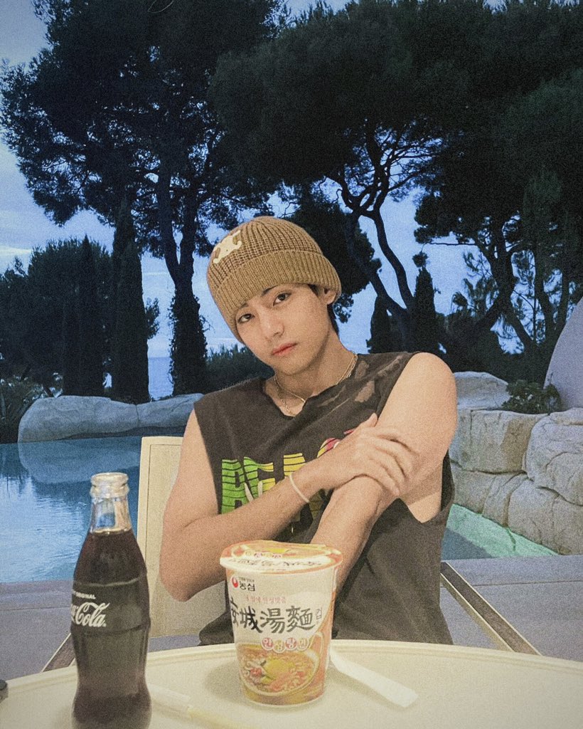 taehyungpic's tweet image. him ♡ #btsv #thv