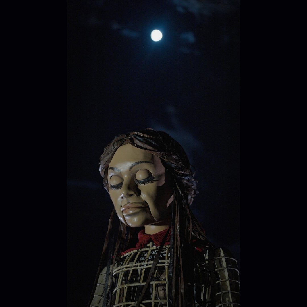 walkwithamal's tweet image. Sending HOPE to the moon and back. 

📸 @SebCharles1 

#LittleAmal #Marfa #ChooseHope