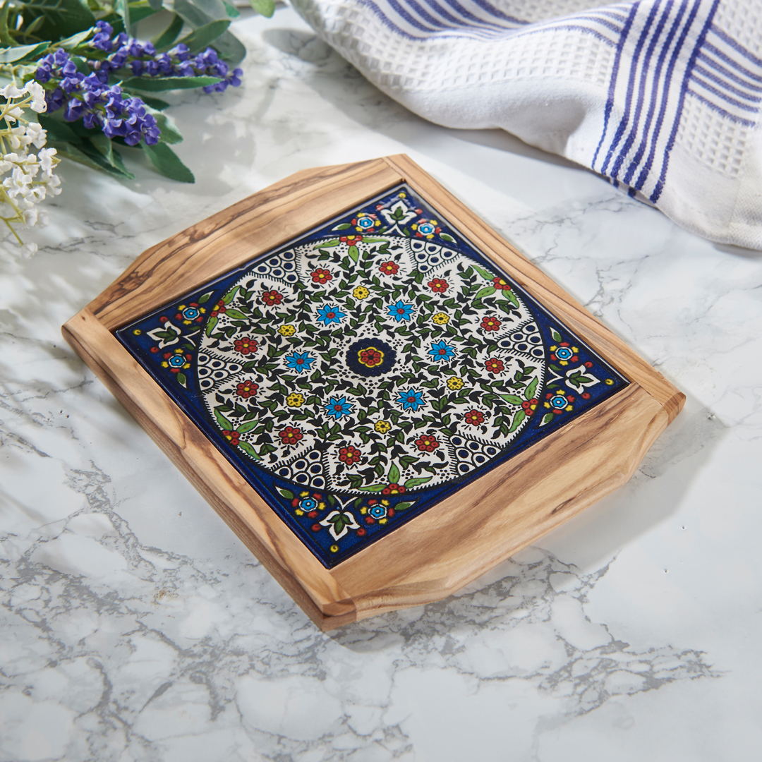 FollowEmbrace's tweet photo. Bring a piece of Palestine into your home, with our handcrafted and fairly-traded olive wood gifts. 💜
From figurines and praying hands to decorative homeware, all items have been carved by Palestinian artisans from the branches of pruned olive trees: 
👉https://t.co/4FnNmC36Eg https://t.co/OKkNnMMVSG