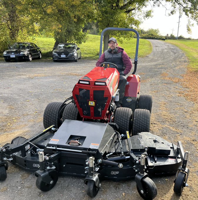 SteinerTurf's tweet photo. Big FLEX on the new 450 Oak Gables Golf Club got recently courtesy of @gc_duke equipment! #Steiner450 #SteinerTractor #SteinerTurf https://t.co/SITz8yQNmP