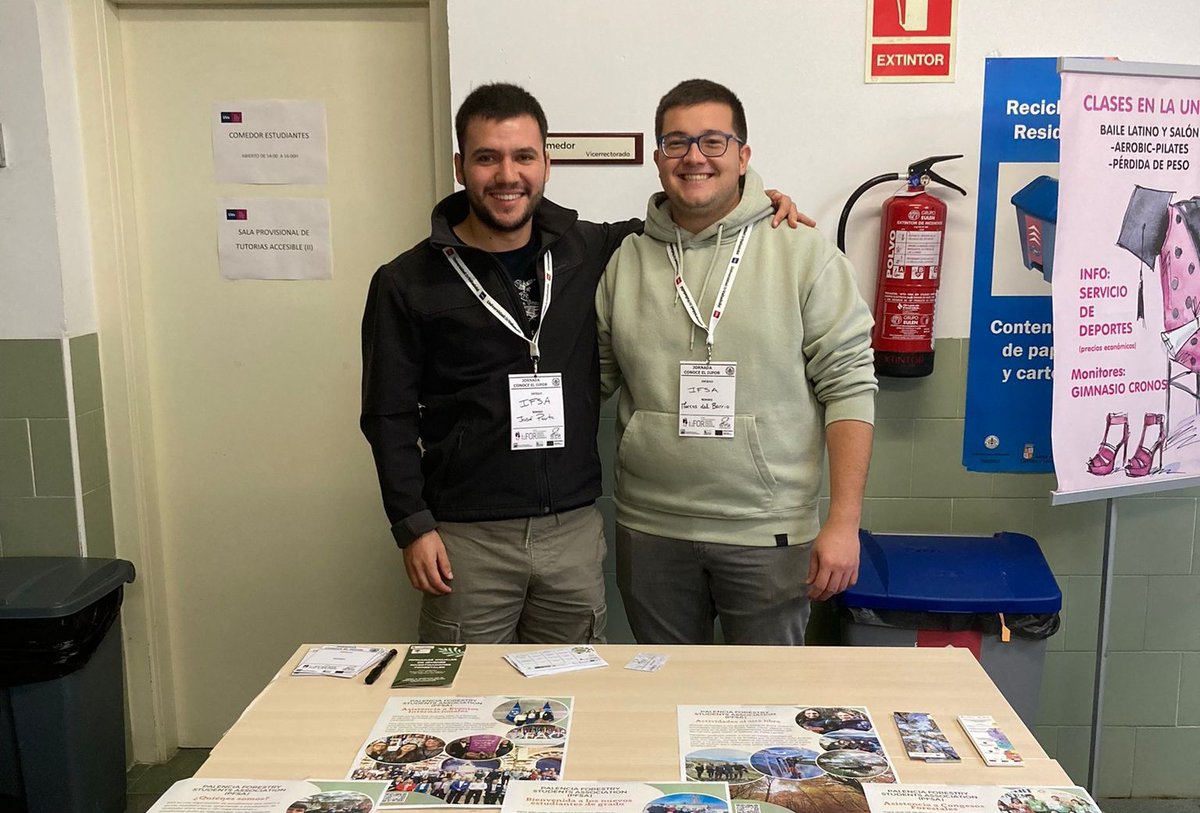 ifsapalencia's tweet photo. IFSA Palencia participó ayer en las III Jornadas “Conoce el IUFOR” del Campus de Palencia. Nos lo hemos pasado muy bien enseñando al alumnado todo lo que hemos hecho en los últimos años e invitándoles a formar parte de la asociación 👏

#IFSAPalencia #iuFOR #etsiiaa #forestales https://t.co/DCqXtw97qz