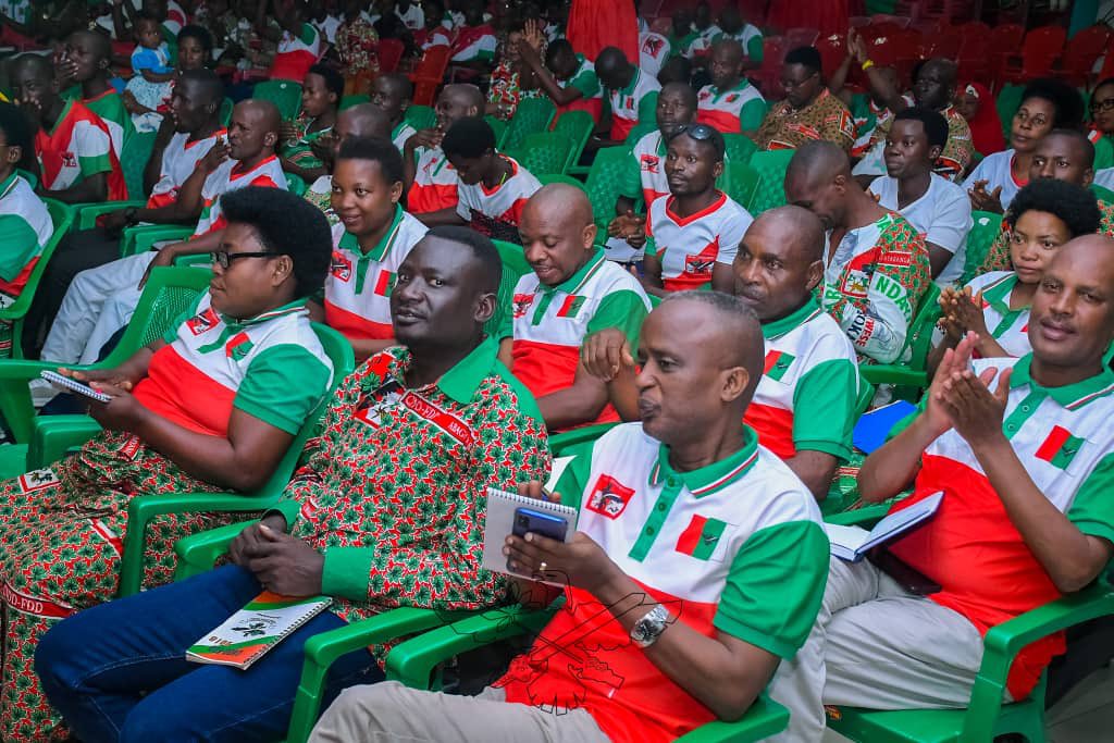 1. Indongozi z’Umugambwe CNDD-FDD mu ntara ya Bujumbura, mu makomine n’amazone agize iyo ntara, zatumiwe mu nama yatunganijwe kur’uyu wa 25 gitugutu 2023, ihagarikiwe n’Umunyamabanga mukuru w’Umugambwe <a href="/CnddFdd/">CNDD-FDD</a>, Nyeniteka Reveriyano Ndikuriyo.