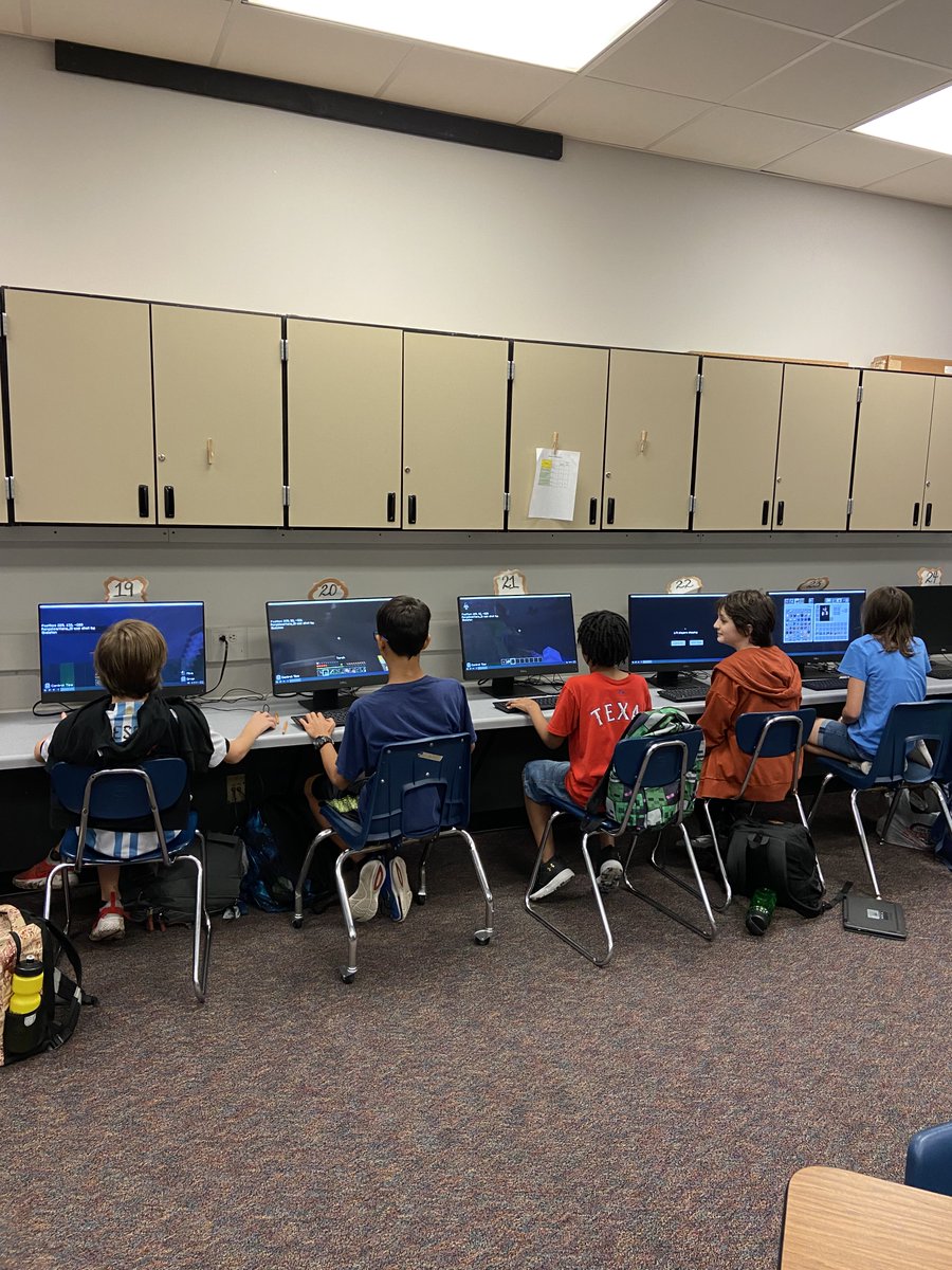 Another afternoon of #MinecraftEdu <a href="/CTMS_Cougars/">Chisholm Trail MS</a> 
<a href="/RRISDTech/">RoundRock Technology</a> <a href="/RoundRockISD/">Round Rock ISD</a>