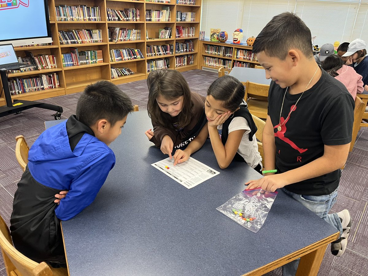 Our 5th grade students learn about budgeting during a Moving Up class with Ms.Gibson and Ms. Lumpford! @UCPSNC @AGHoulihan @Renee_McKinnon1 @APCrystleWelsh @courtneyluce12