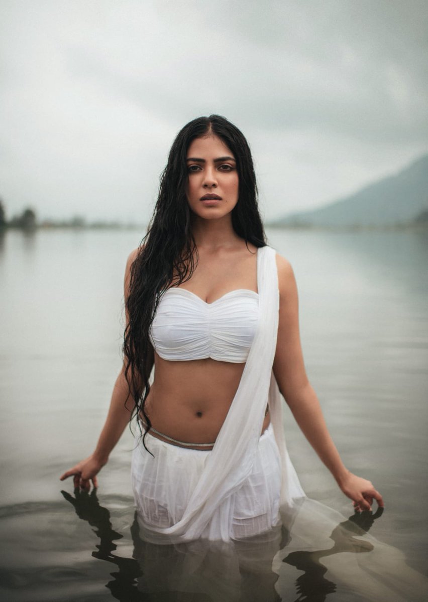 Tvfcsrilanka's tweet photo. White 🤍 #Malavikamohanan

#milf #Suriya43 #kajalagarwal #tamannahhot #disha #Keerthy #Nayantharahot #hotgirl #hotactress #Rachithahot #Kamamagarani #shriyasaranhot
#SalaarComingBloodySoon
#LeoHits500Crs #dharshagupta
#bollywood #hollywood #actress #armpit #bollywoodactress https://t.co/5pfdyd6kRm