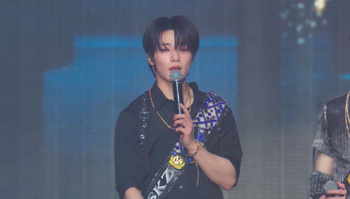 skzshots's tweet photo. "Leave" Stage Video ㅡ I.N https://t.co/iKvn3v0anX