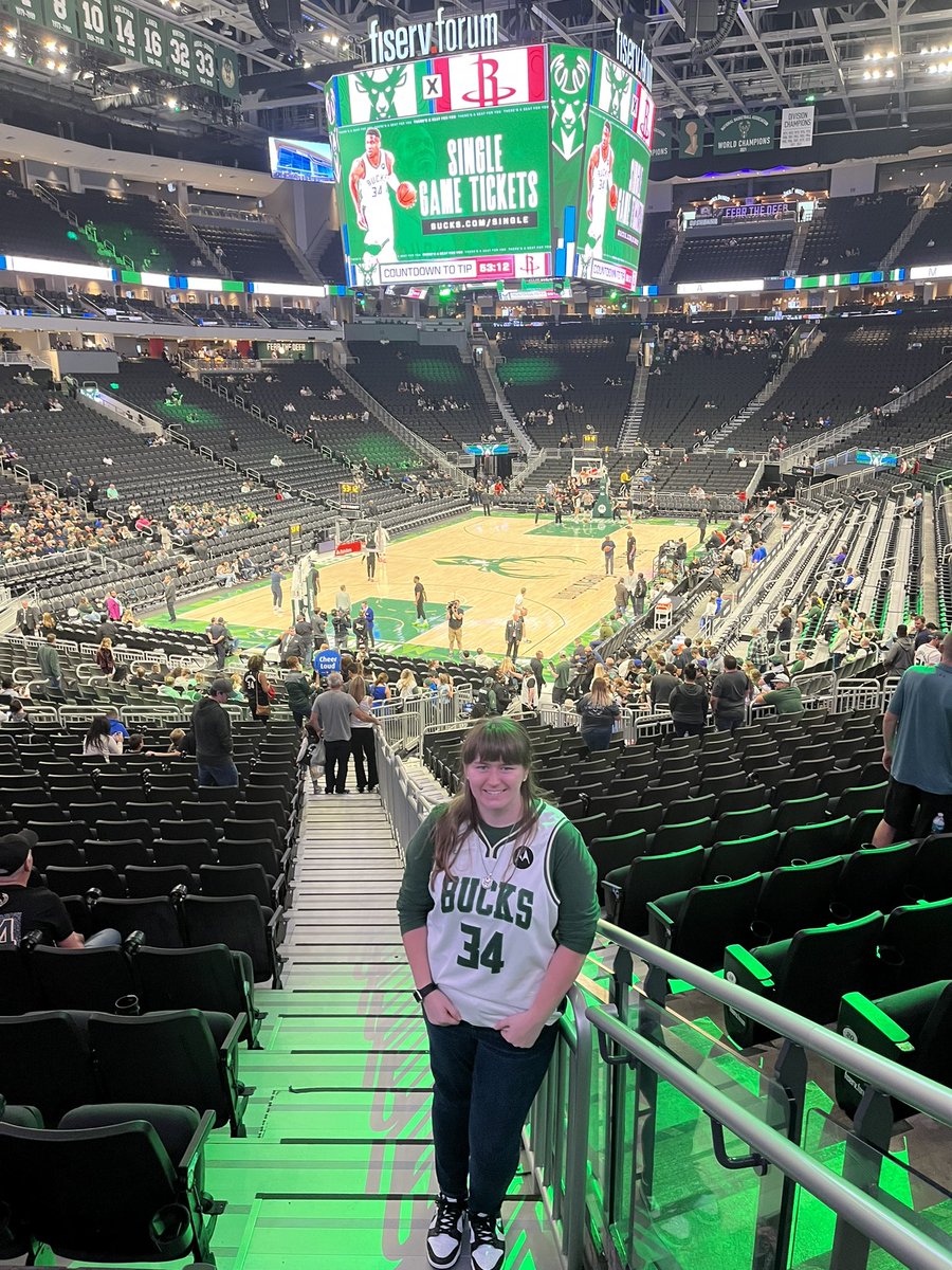 nicole_BUCKS21's tweet photo. @Bucks Some throwbacks for #BucksInFits https://t.co/ZYbCV4CxNB
