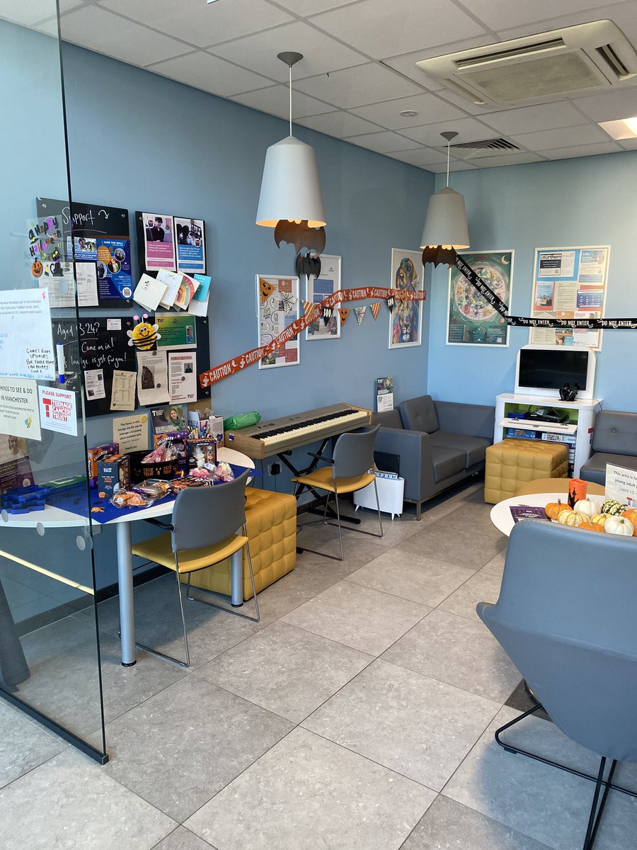 Halloween 🎃 ready thanks to <a href="/AldiUK/">Aldi Stores UK</a> loads of crafts, games and sweets for our TYA’s at Proton Beam <a href="/TheChristieNHS/">The Christie NHS</a> <a href="/TeenageCancer/">Teenage Cancer Trust</a>  spooktacular as always 👻