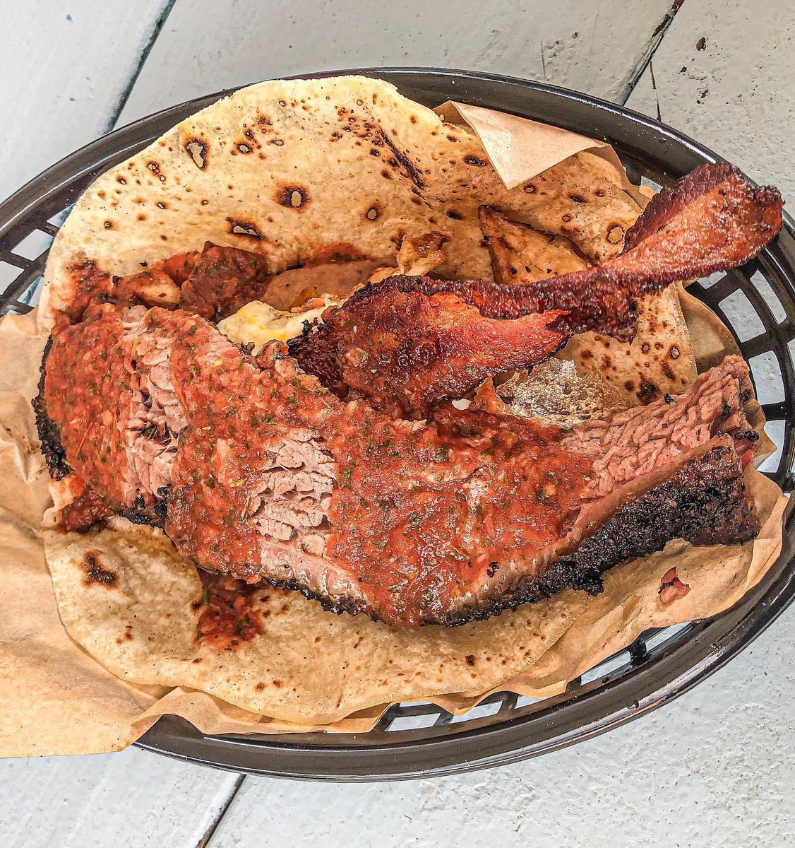 In today’s issue, @bbqtourist shares five of the best brisket dishes you need to try around that country, from @BlakeStoker5, @BuckTuiBBQ, @panthercitybbq, @truth_bbq, & @Valstexmexbbq. Read here: bbqnewsletter.substack.com/p/five-incredi…