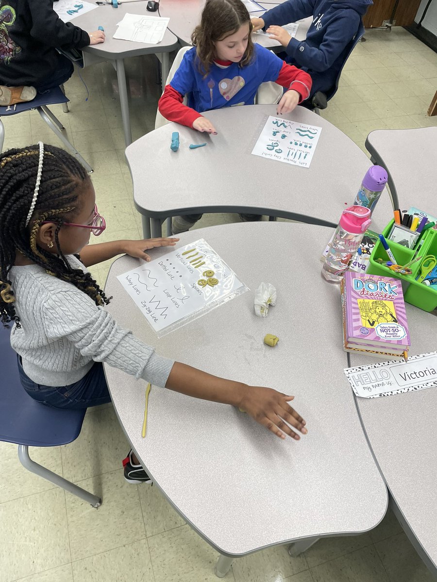 KSmith_ArtEd's tweet photo. Grade 4 practicing clay coils before they start their clay projects next week! @GreystoneEsRI @jenquattrucci https://t.co/zoOUj0Ox64