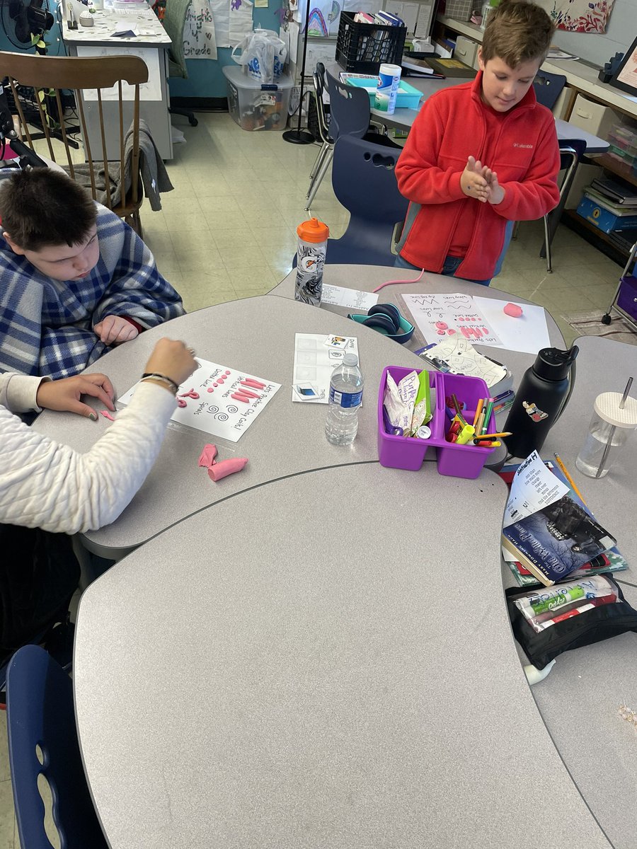 KSmith_ArtEd's tweet photo. Grade 4 practicing clay coils before they start their clay projects next week! @GreystoneEsRI @jenquattrucci https://t.co/zoOUj0Ox64