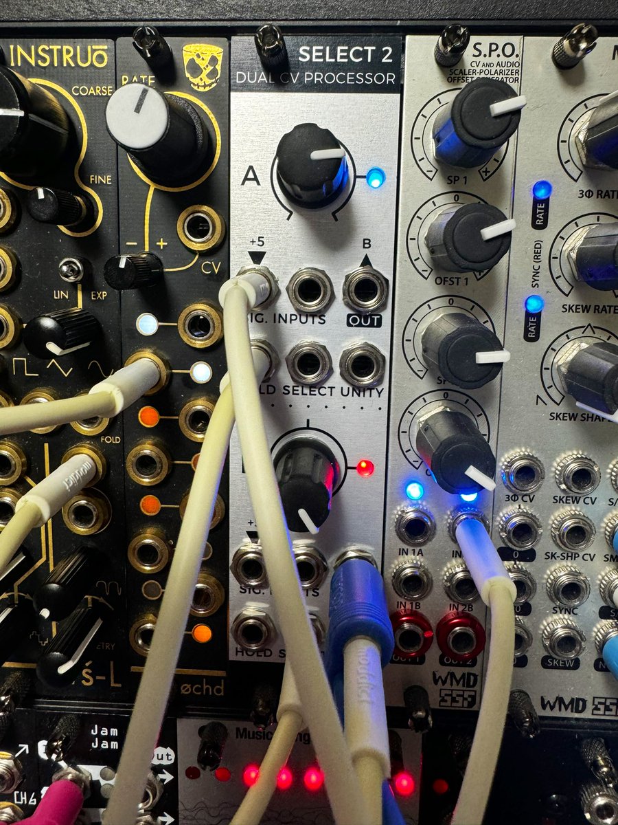 jamming0000's tweet photo. タスクが溜まりまくってテンパってるので、使い方もわからないのに購入した彼らで現実逃避中…
#joranalogue #select2 #compare2 https://t.co/IGRo16H8v3