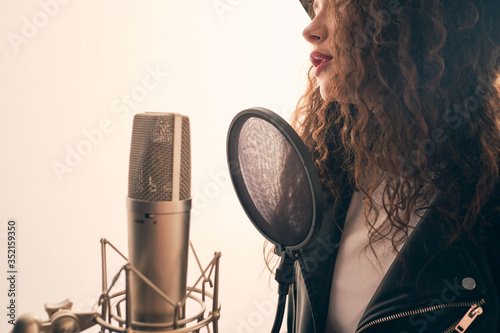 KollabSol's tweet photo. Never lose sight of the end goal when producing - eliciting emotion! The greatest mixes make you feel something. Technical prowess means nothing without heart and soul. Go with your gut instinct on what's most impactful emotionally. #musicproduction https://t.co/MpxqEiXzGM