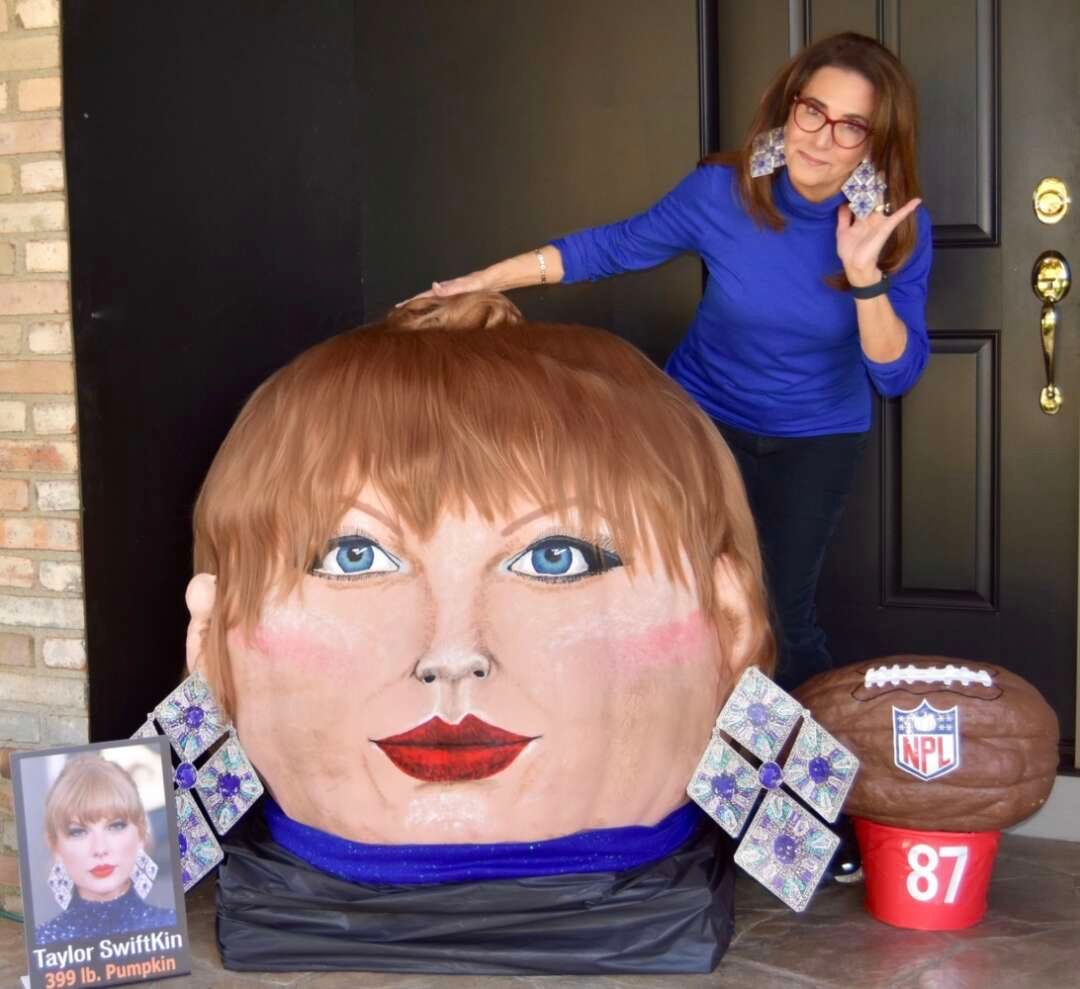 swifferstruggle's tweet photo. “you better not be 399 pound taylor swift pumpkin when i get there”

me: https://t.co/Cx16gHU5XQ