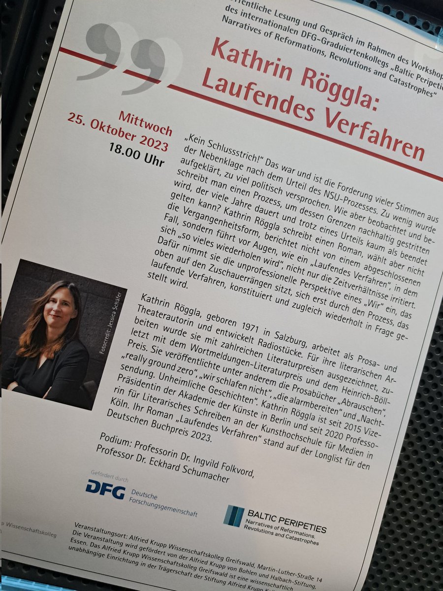 How to approach a trial that despite verdict is hardly concluded? And what is 'our' role as lay observers? Special semester kickoff tonight: Kathrin Röggla discusses her book on the NSU trial with Eckhard Schumacher& Ingvild Folkvord! Livestream& info: wiko-greifswald.de/programm/allge…