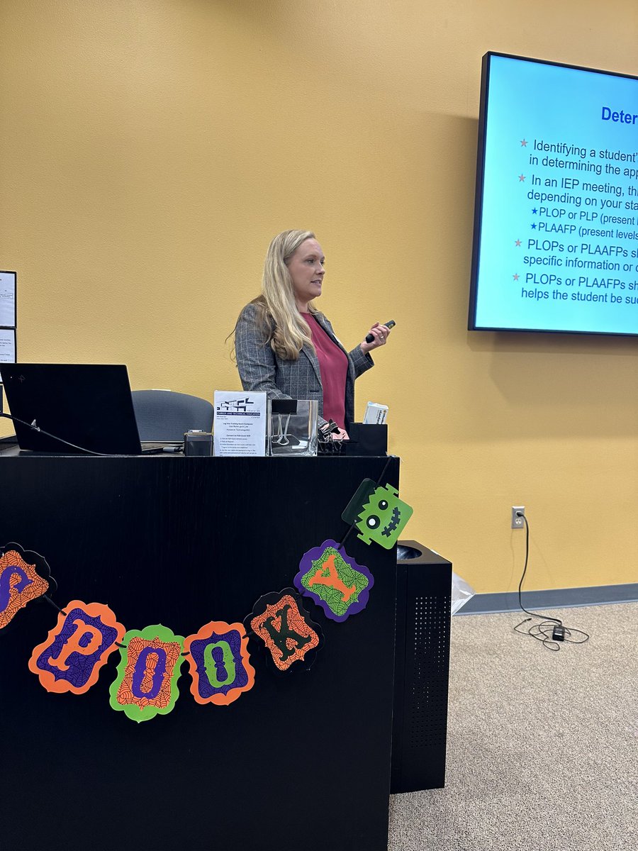 sheiladubbs's tweet photo. SF team learning with @SAS_Autism today! Great tips for supporting our teachers! @frisco_sped @facilitator_s #supportincludeempower #FISDelevate https://t.co/20hiGbwGcZ
