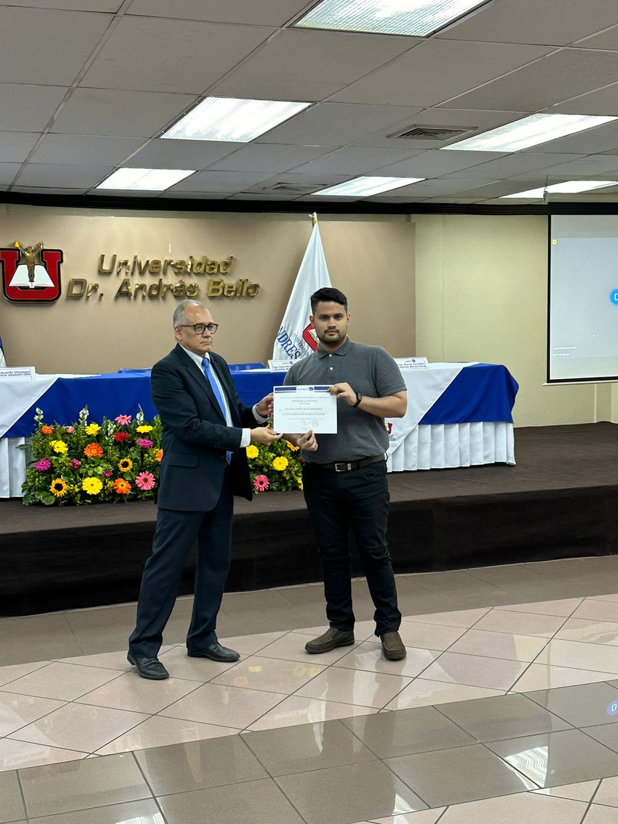 UGB_SV's tweet photo. Felicitamos a Alfredo Reyes Bermúdez de la carrera de Ingeniería en Manejo y Gestión de Bases de Datos y Víctor Napoleón Laínez Torres de la carrera de Ingeniería en Sistemas y Redes Informáticas por su reconocimiento como estudiantes destacados. https://t.co/C98pSSOOnf