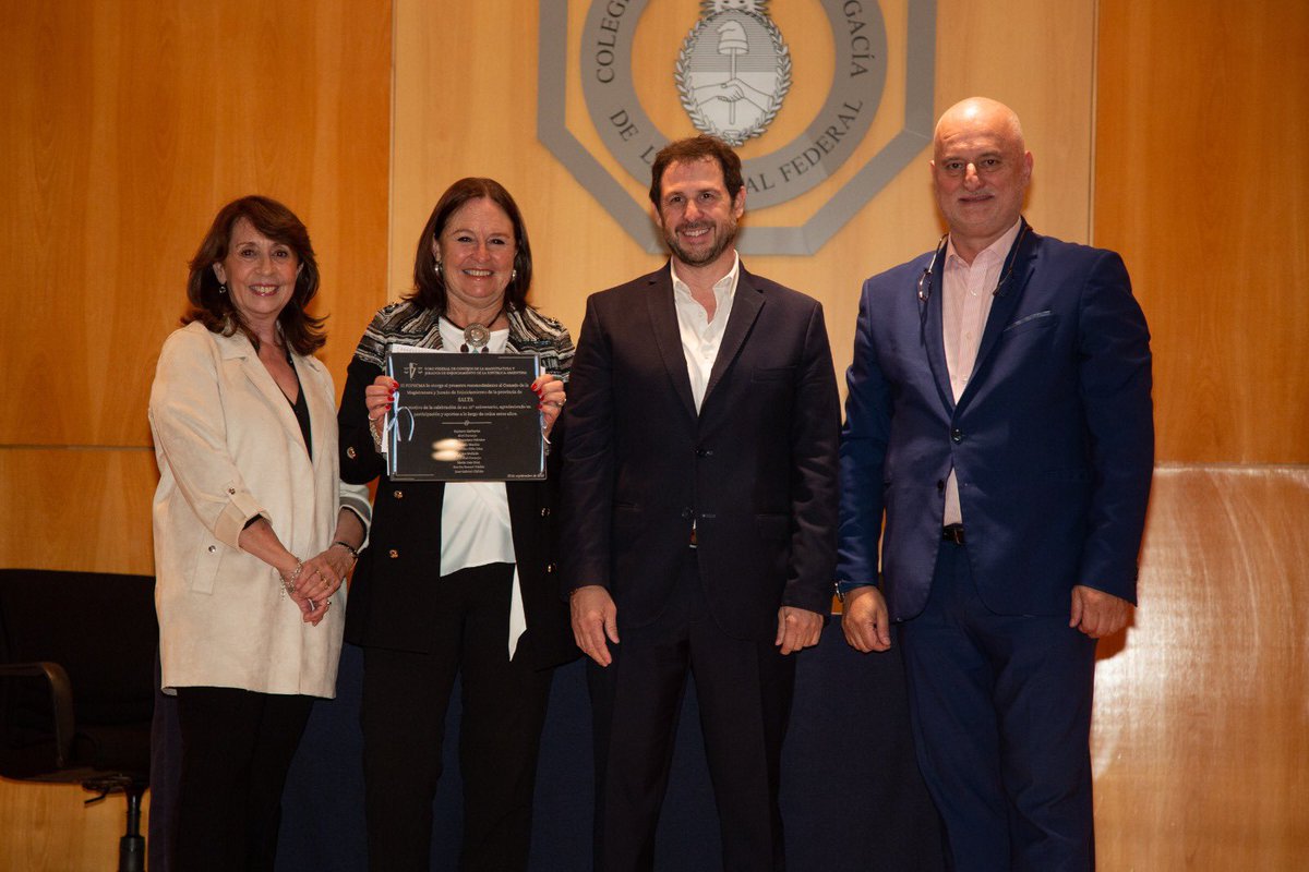 fofecma's tweet photo. #FOFECMA15Años
Entrega de reconocimientos y diplomas a todas las autoridades que trabajaron en estos 15 años del FOFECMA https://t.co/FwiDKwE6e1