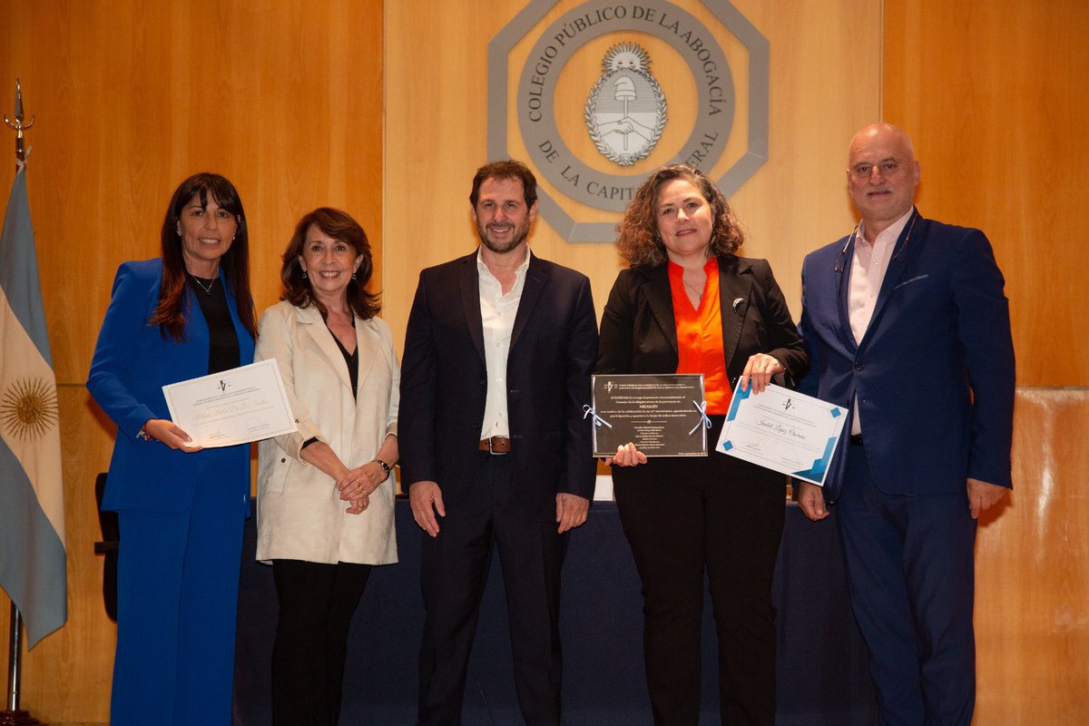 fofecma's tweet photo. #FOFECMA15Años
Entrega de reconocimientos y diplomas a todas las autoridades que trabajaron en estos 15 años del FOFECMA https://t.co/KhYya7Yggz