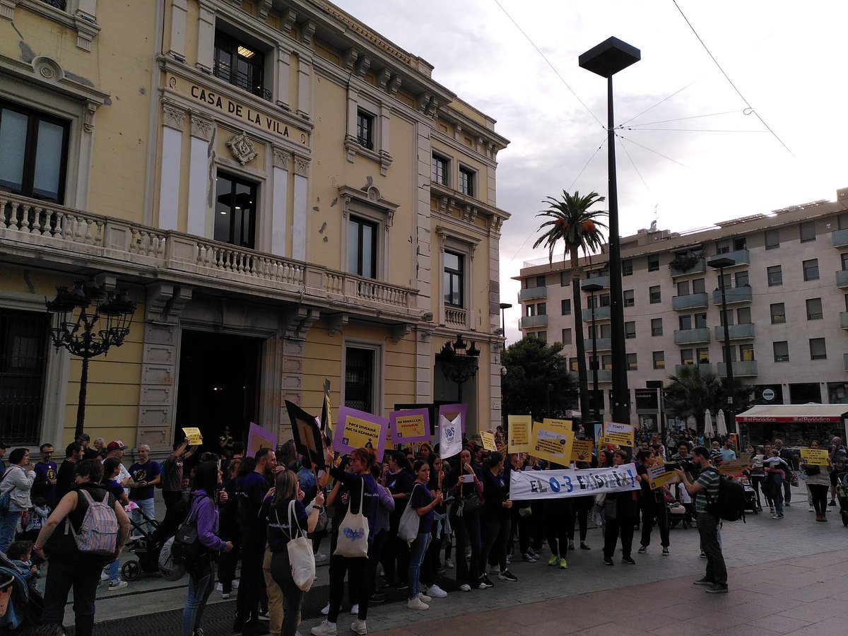 CNTEnsenyament's tweet photo. Comencen les companyes de @bressolsrevollh amb les múltiples reivindicacions que fa anys que arrosseguen.

La millora de les condicions de les treballadores de la bressol és una millora en les condicions de tota la nostra classe. https://t.co/gOZxC3x205